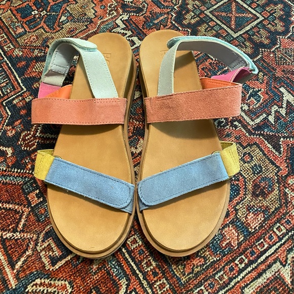 Brand New Roxy Sandals - Picture 1 of 4
